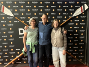 Adams-Acht-Premiere-mit-URCD 4017 JH